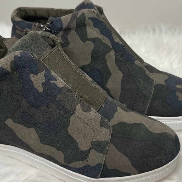 Waterproof Suede Wedge Sneaker Bootie - green size 7 - Picture 8 of 8